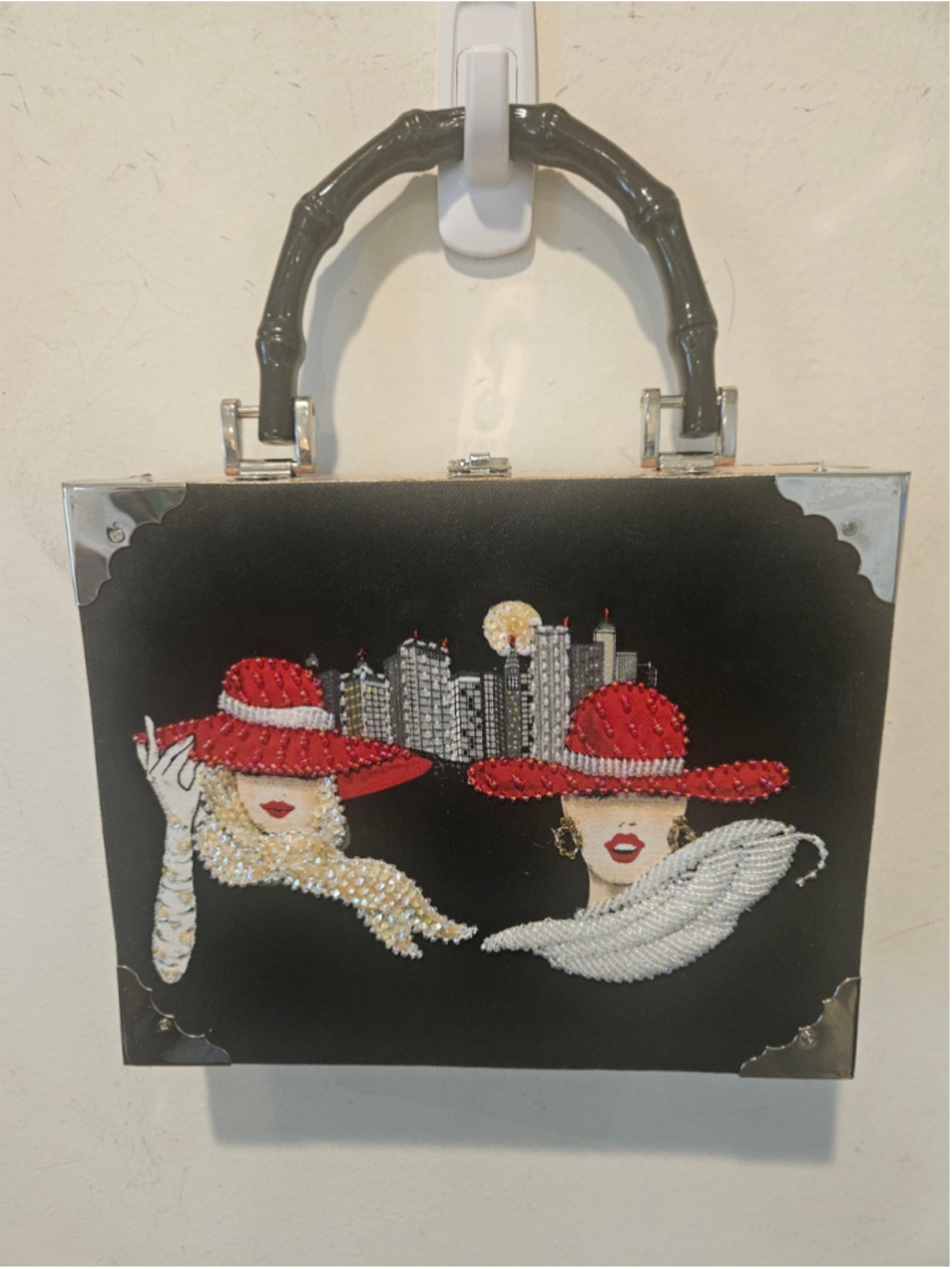 Women's Braciano VTG 90s Cigar Box Clutch One Size Black Red Beaded Cityscape